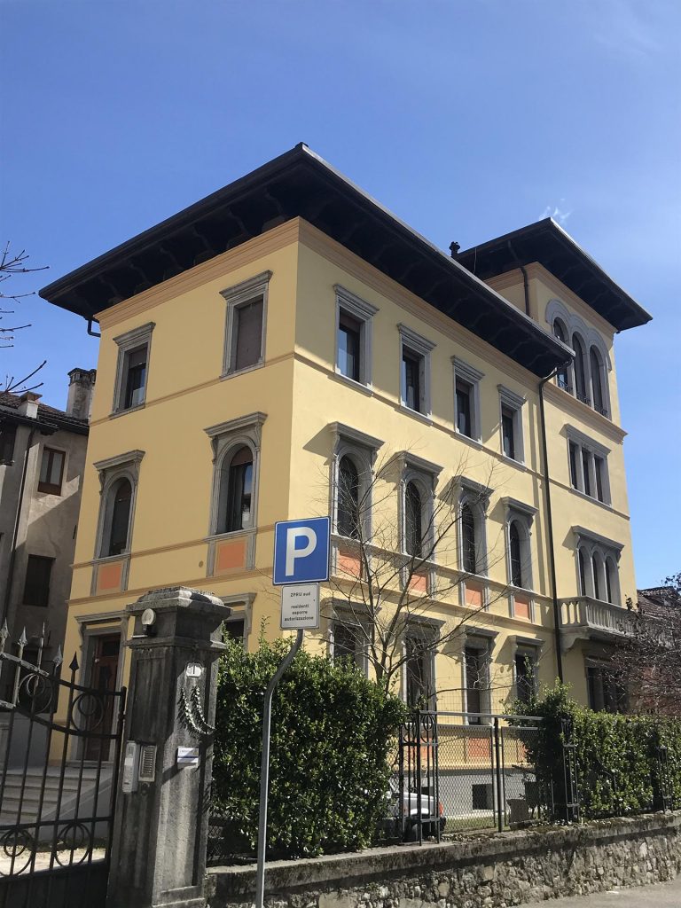 Vendesi appartamenti nel centro di Belluno su villa storica ristrutturata 110%. varie metrature con posto auto esterno, cantine...