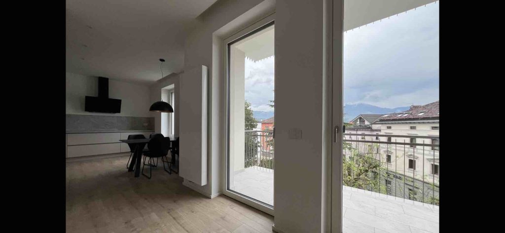 Affittasi nel pieno centro di Belluno, in palazzo storico, bellissimi appartamenti di varie metrature, con ampie terrazze-vista panoramica...