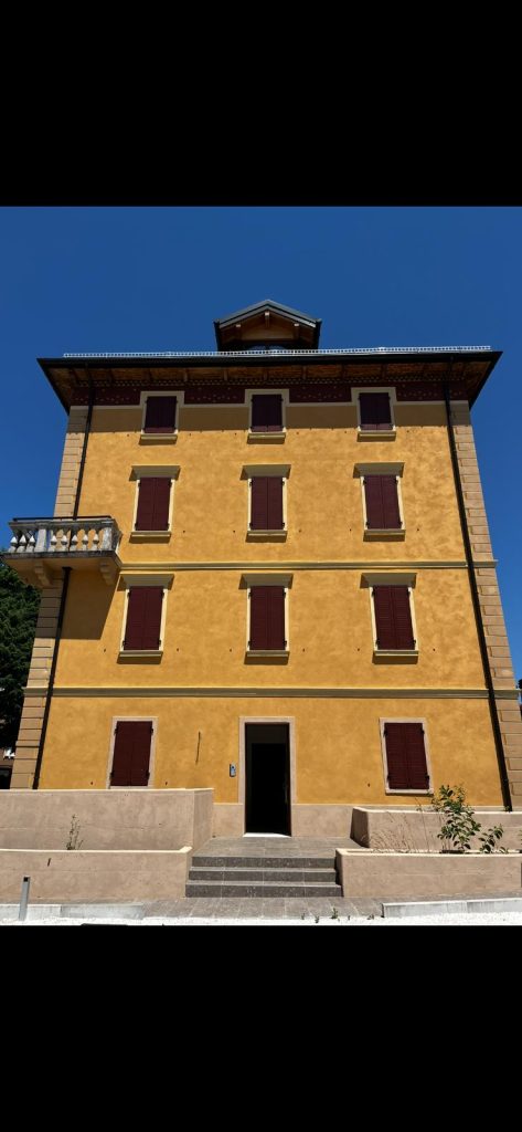 Vendesi in Belluno centro, in palazzo storico, nuovi splendidi appartamenti con box auto