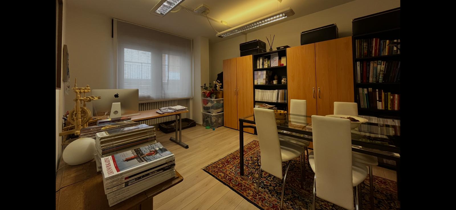 vendesi appartamento di 90 mq. nel pieno centro di Belluno, ad uso ufficio direzionale arredato