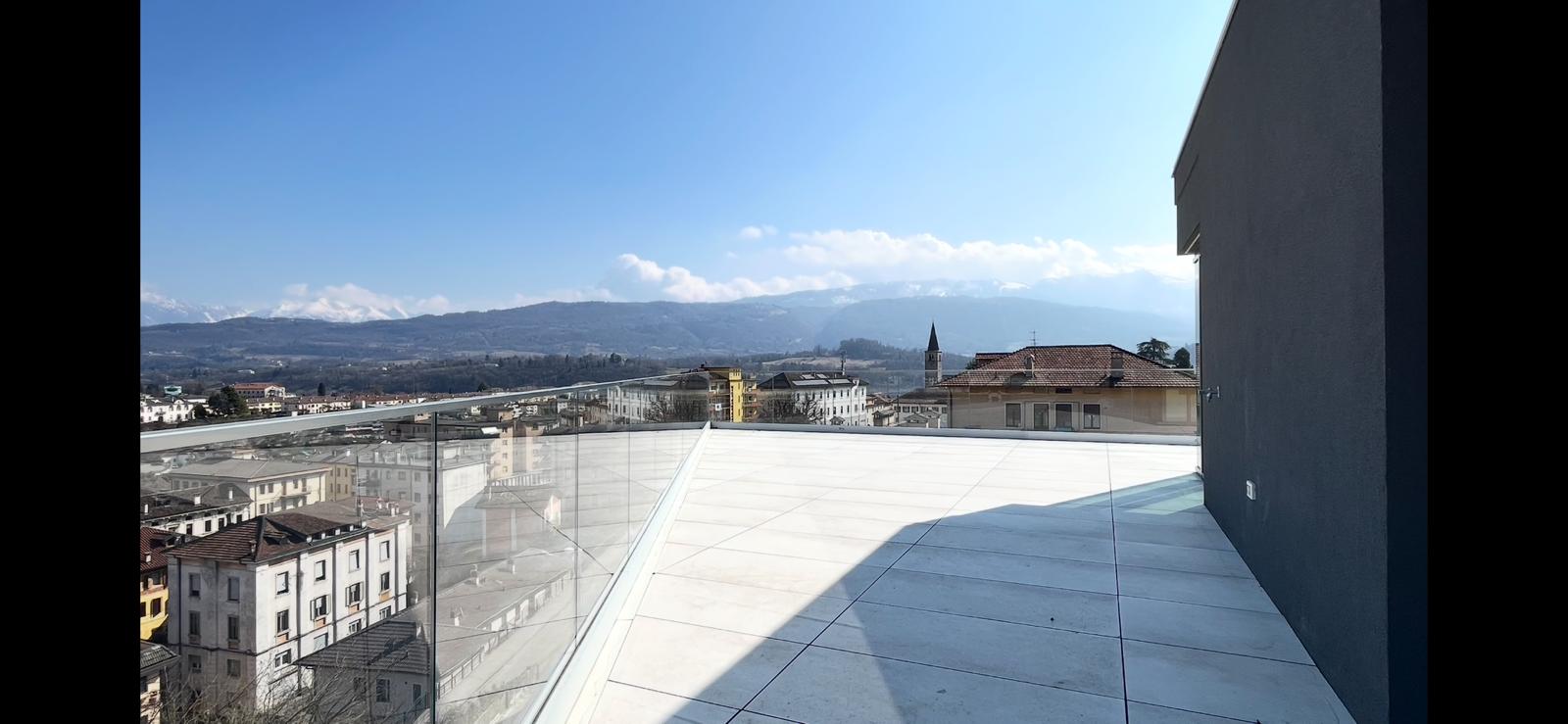 Vendesi in Belluno centro nuovo super attico con finiture ( (14)