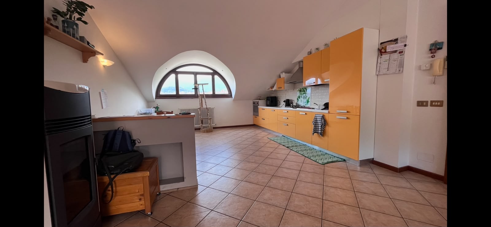A Belluno città, in contesto residenziale con ampio giardino condominiale...